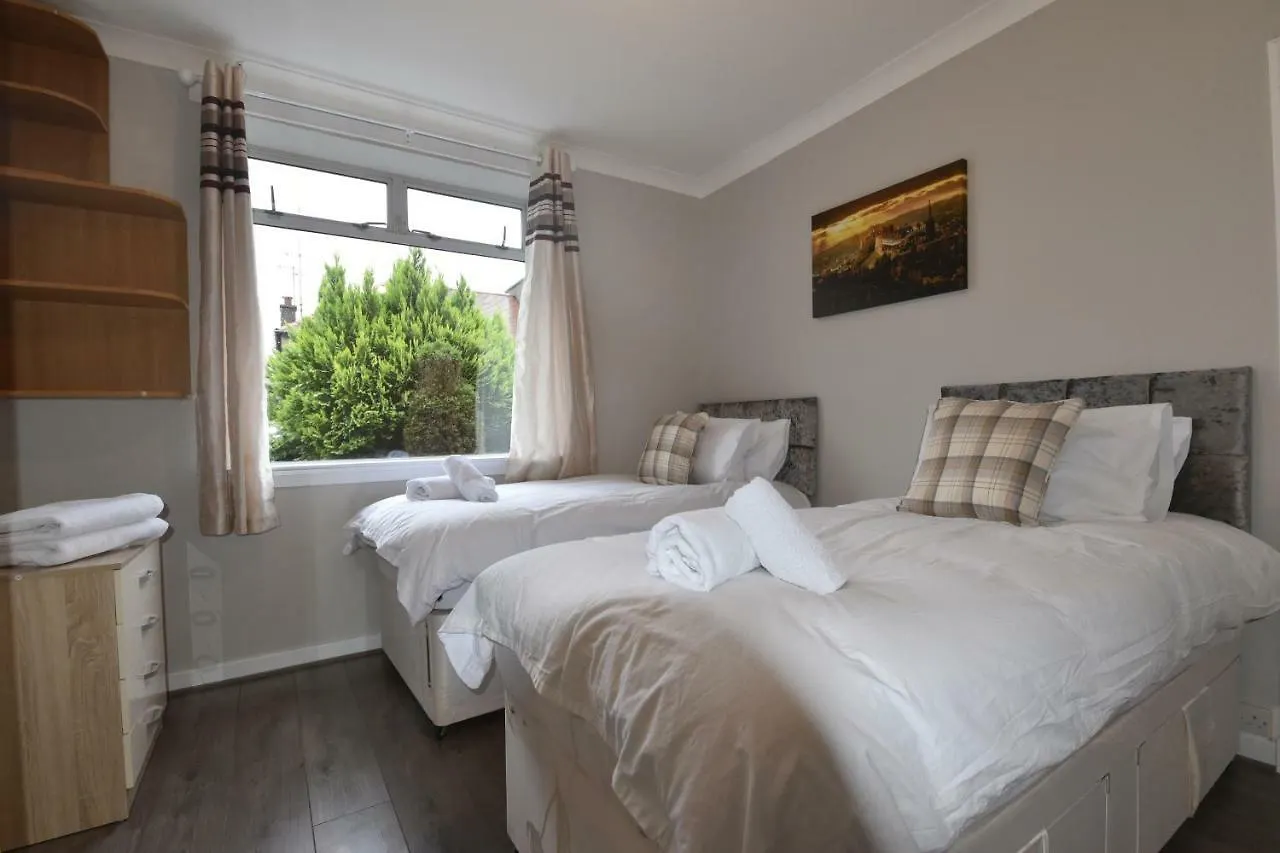 Sighthill 3 Bedrooms With Private Garden Edinburgh 0*,