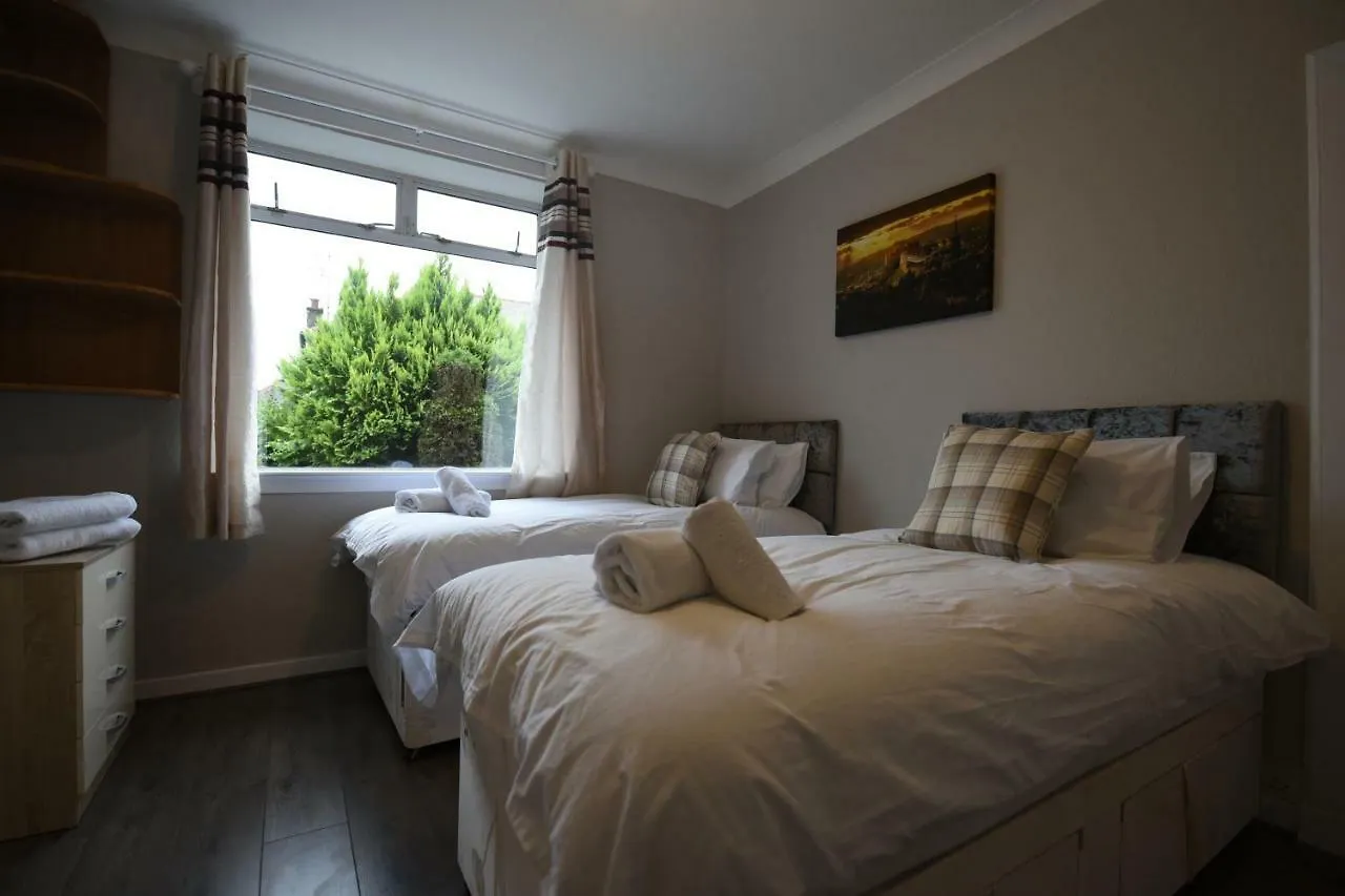 Sighthill 3 Bedrooms With Private Garden Edinburgh 0*,  United Kingdom